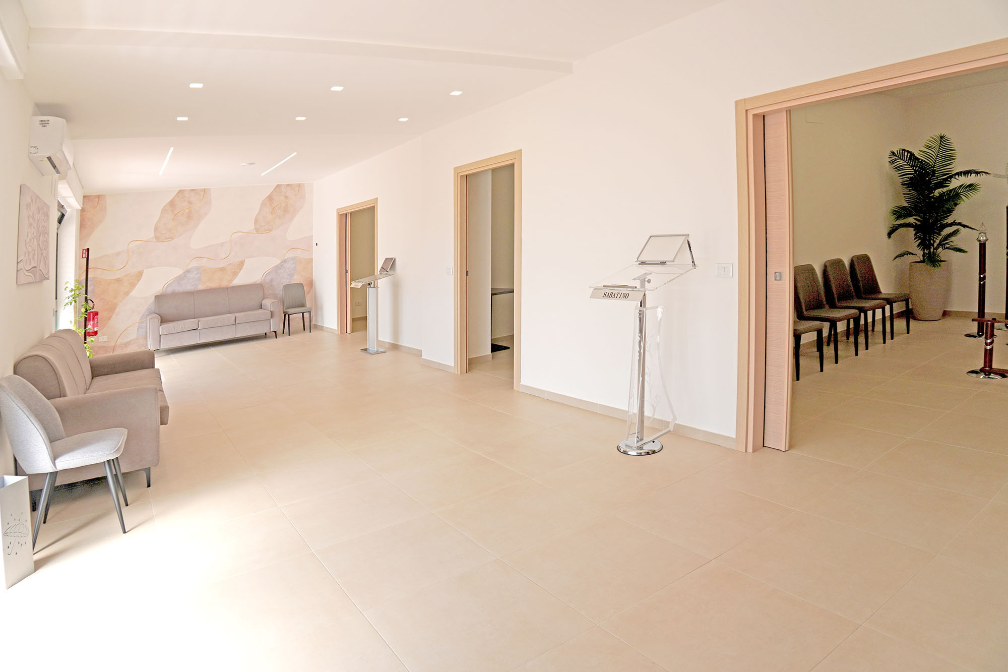 Sala con divano